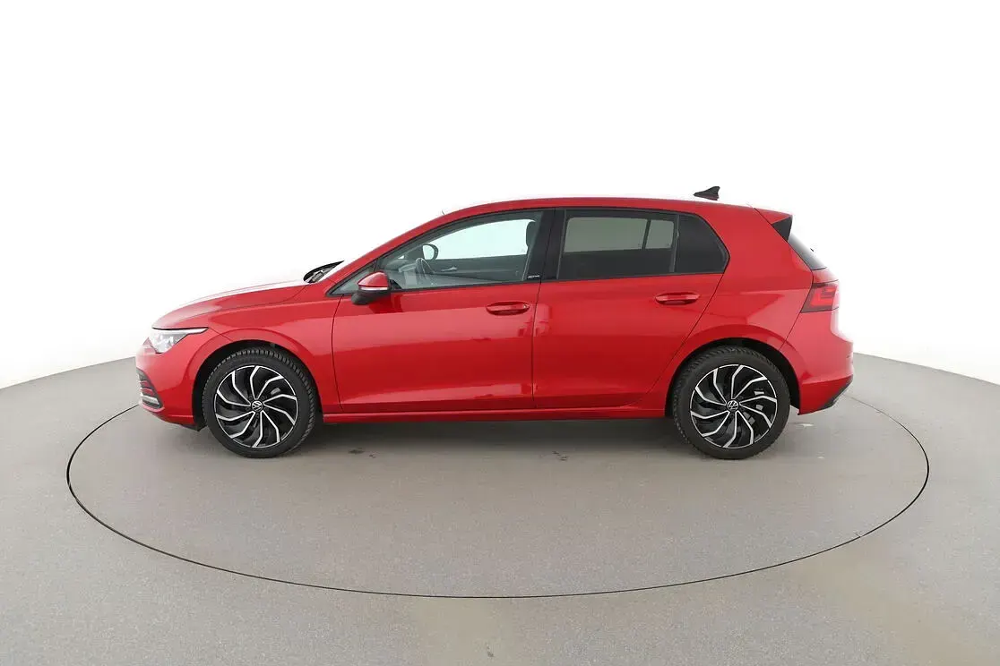 Gebraucht VW Golf VIII Active 2022 Rot Limousine