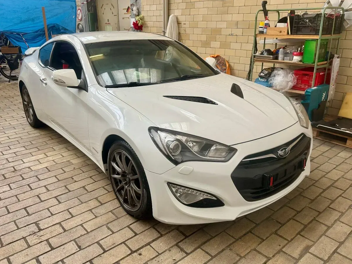 Second-hand Hyundai Genesis 347 CP (255 kW) 2014 Alb Berlinǎ