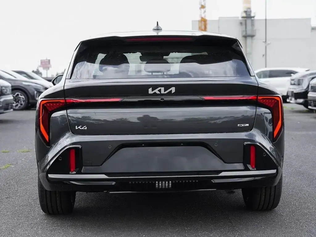 Neu Kia K4 GT-Line 179 PS (131 kW) 2026 Grau interstellar grau metalli Limousine