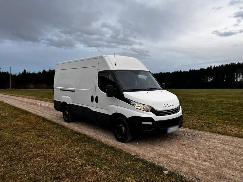 Gebraucht Iveco Daily 160 PS (117 kW) 2018 Weiß Van / Kleinbus