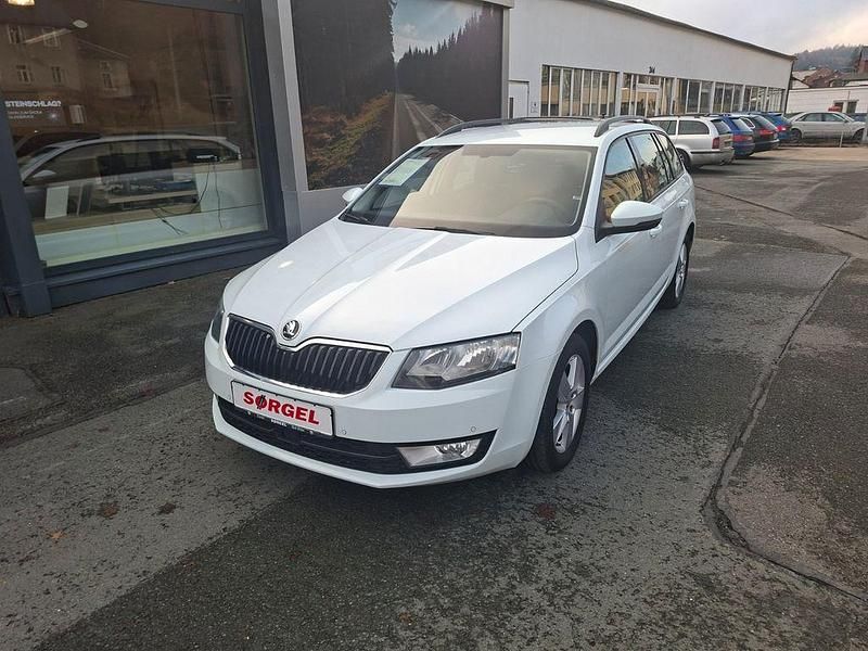 Weiß Gebraucht 2017 Skoda Octavia Ambition Kombi | 12.170 € (Fairer Preis) - Bild 1/4