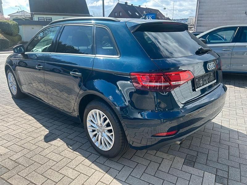 Gebraucht Audi A3 Sport 116 PS (85 kW) 2018 Blau Limousine