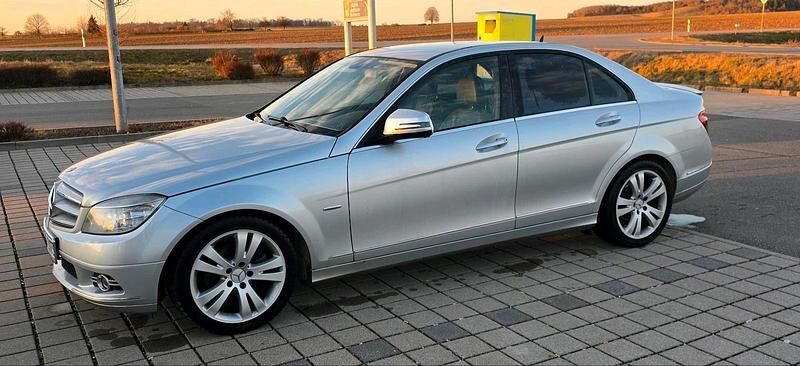 Silber Gebraucht 2007 Mercedes C200 Avantgarde Limousine | 7.500 € (Etwas zu teuer) - Bild 1/4