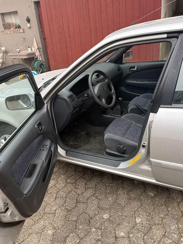 Gebraucht Toyota Corolla 97 PS (71 kW) 2000 Silber Limousine