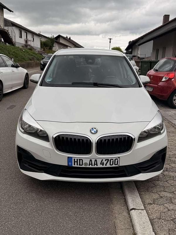 Gebraucht BMW 218 150 PS (110 kW) 2018 Weiß Van / Kleinbus