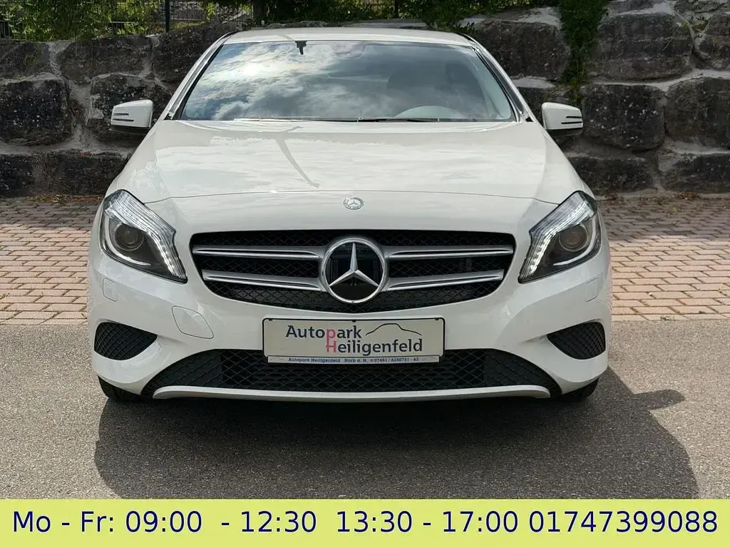 Gebraucht Mercedes A180 122 PS (89 kW) 2014 Weiß Kleinwagen