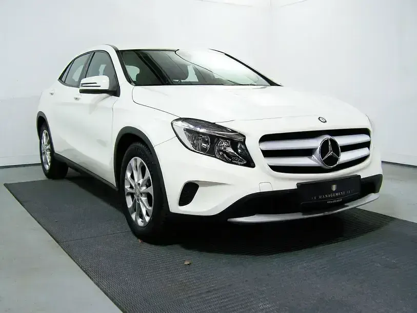 Gebraucht Mercedes GLA200 156 PS (114 kW) 2014 Calcitweiss/zirrusweiss SUV