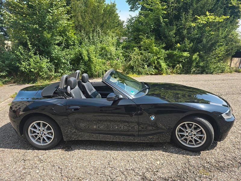Gebraucht BMW Z4 Sport Line 170 PS (125 kW) 2005 Schwarz Cabrio