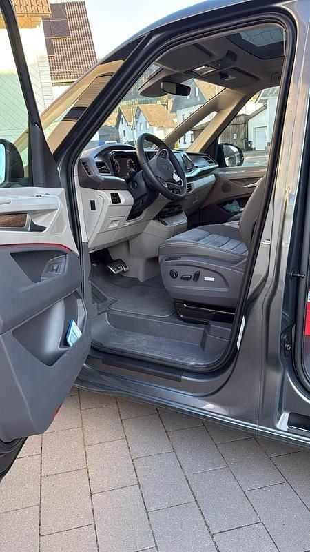 Usata VW Multivan Style 204 CV (150 kW) 2025 Grigio Monovolume