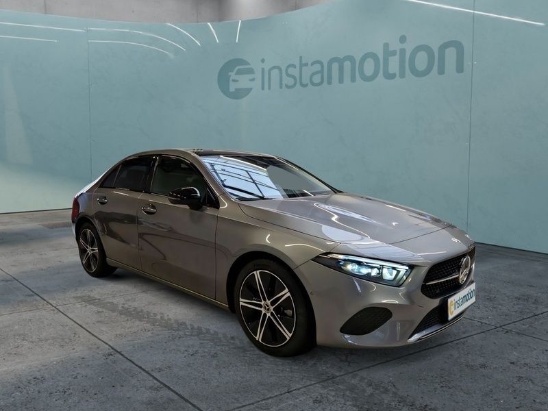 Grau Gebraucht 2024 Mercedes A250 Advanced Plus Limousine | 38.130 € (Fairer Preis) - Bild 1/3