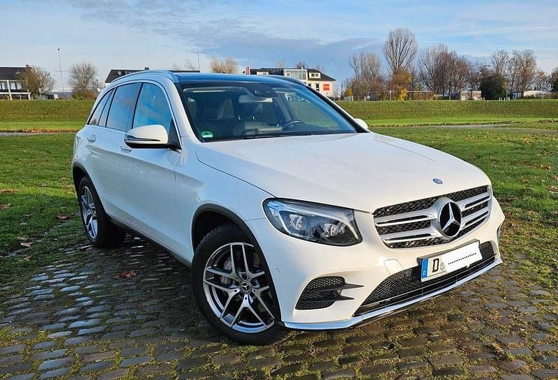 Weiß Gebraucht 2017 Mercedes GLC250 AMG SUV | 19.750 € (Guter Preis) - Bild 1/4