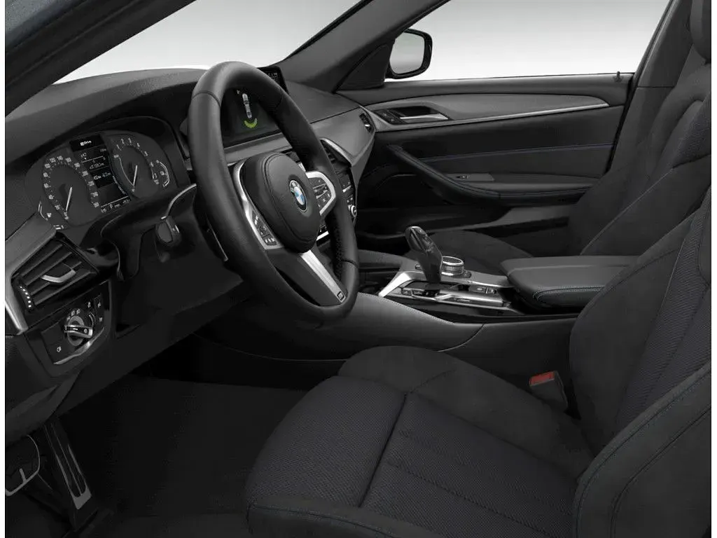 Gebraucht BMW 545e M Sport 394 PS (289 kW) 2021 Blau Limousine