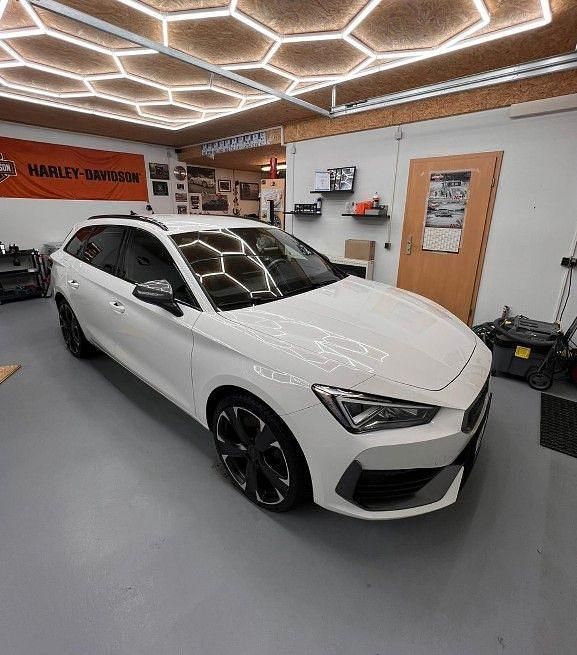 Używany Cupra Leon VZ2 245 KM (180 kW) 2021 Biały Sedan/Limuzyna