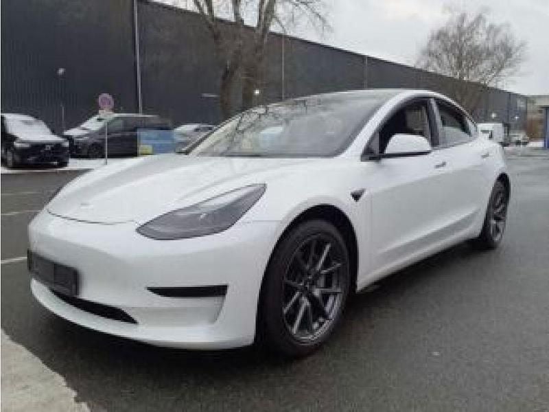 Gebraucht Tesla Model 3 Standard Range 239 kW (325 PS) 2021 Weiß metallic Limousine