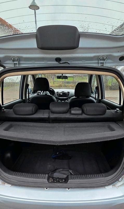 Gebraucht Hyundai i10 Edition 70 PS (51 kW) 2012 Andere farben Kleinwagen