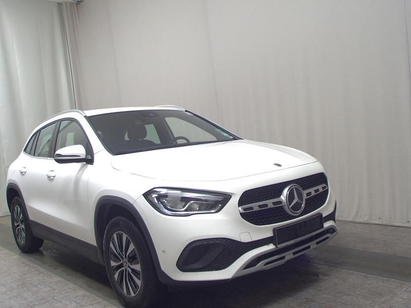 Gebraucht Mercedes GLA200 Style 150 PS (110 kW) 2022 Weiss SUV