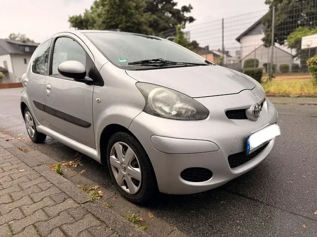 Gebraucht Toyota Aygo Basis 68 PS (50 kW) 2010 Silber Kleinwagen