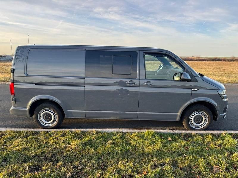Gebraucht VW Transporter 150 PS (110 kW) 2018 Grau Van