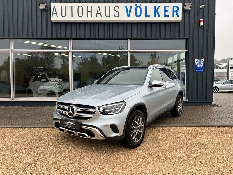 Hightech silber Gebraucht 2022 Mercedes GLC300e SUV | 35.500 € (Fairer Preis) - Bild 1/4