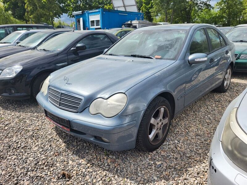 Grau Gebraucht 2004 Mercedes C180 Limousine | 900 € (Superpreis) - Bild 1/4