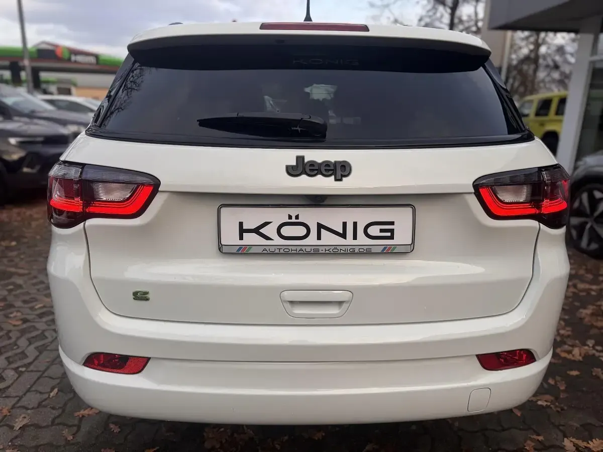 Occasion Jeep Compass Altitude 131 ch (96 kW) 2023 Blanc SUV
