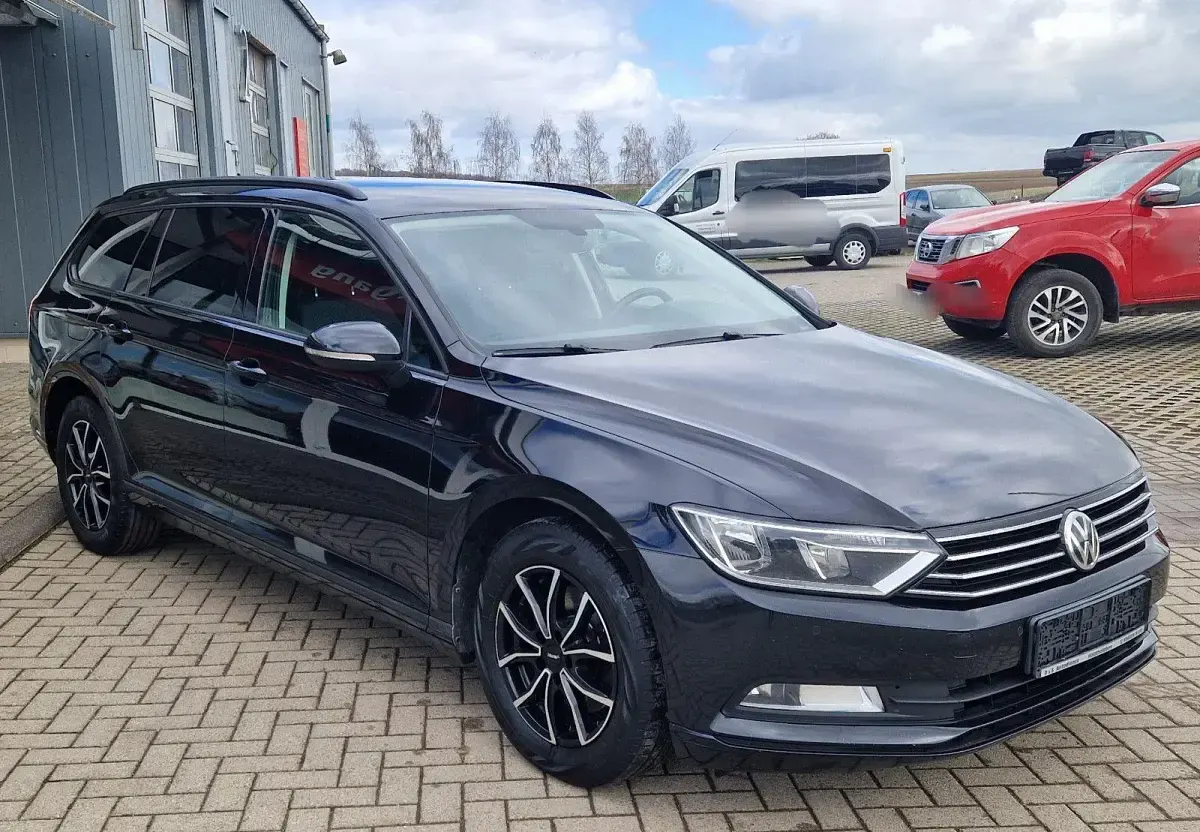 Gebraucht VW Passat Trendline 150 PS (110 kW) 2019 Schwarz Kombi