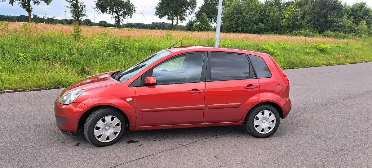 Gebraucht Ford Fiesta 60 PS (44 kW) 2008 Rot Kleinwagen