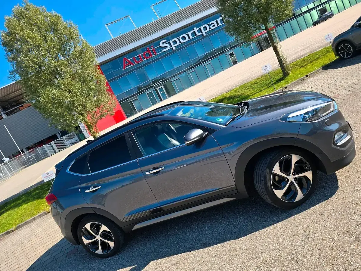 Gebraucht Hyundai Tucson Premium 141 PS (103 kW) 2016 Grau SUV