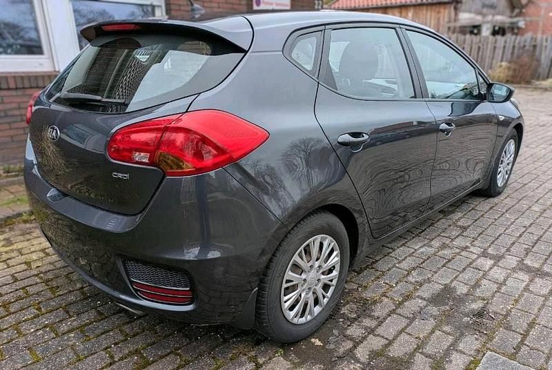 Używany Kia Ceed 136 KM (100 kW) 2016 Andere farben Hatchback