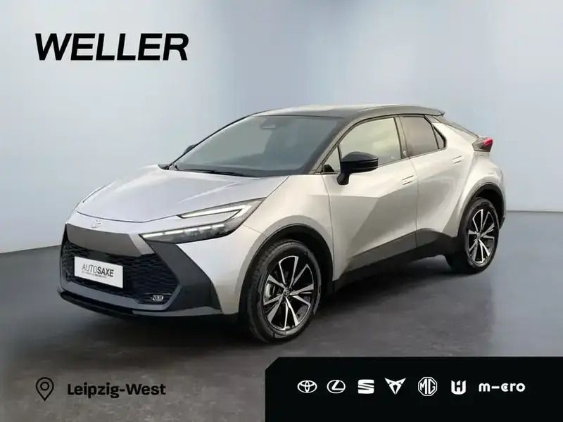 Shimmering silver metallic / dach schwarz (silber) Neu 2025 Toyota C-HR Team SUV | 36.490 € (Fairer Preis) - Bild 1/3