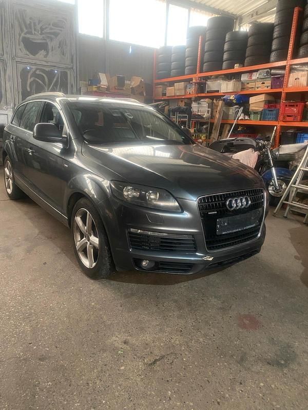 Grau Gebraucht 2007 Audi Q7 SUV | 4.000 € - Bild 1/4