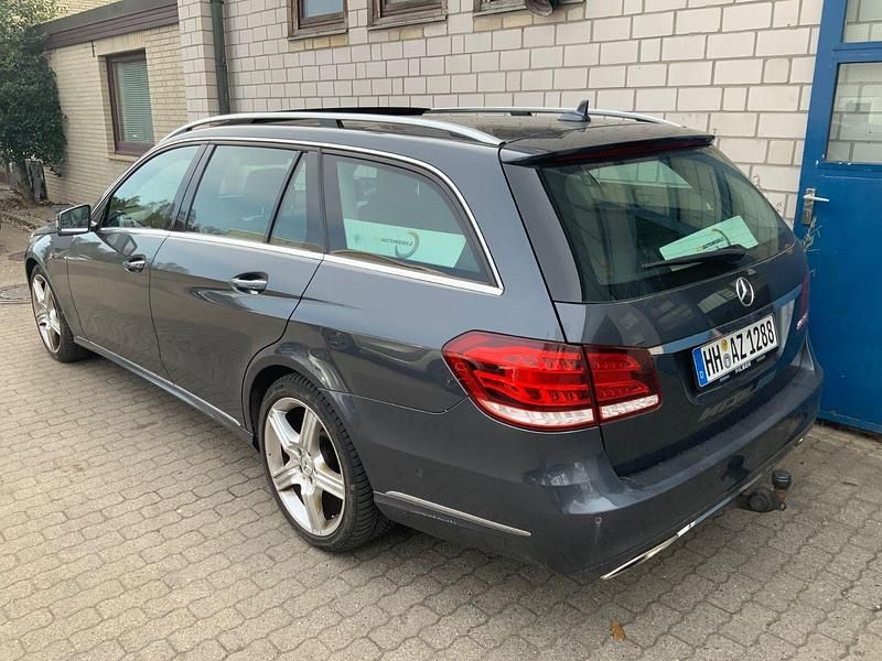 Gebraucht Mercedes E250 204 PS (150 kW) 2015 Grau Kombi