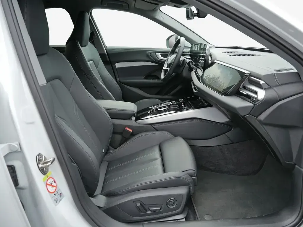 Gebraucht Audi A5 Sport 204 PS (150 kW) 2025 Gletscherweiß metallic Limousine
