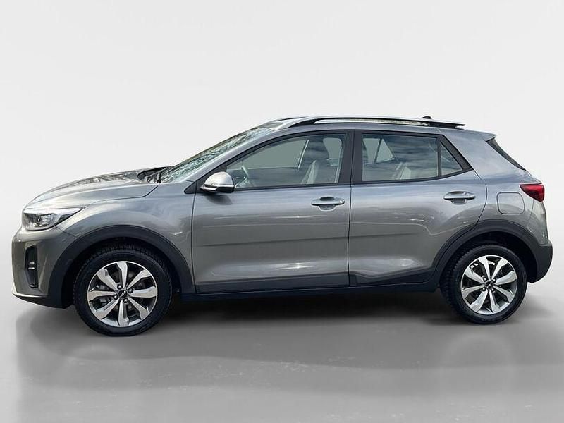 Gebraucht Kia Stonic Vision 101 PS (74 kW) 2025 M7g astrograu met SUV
