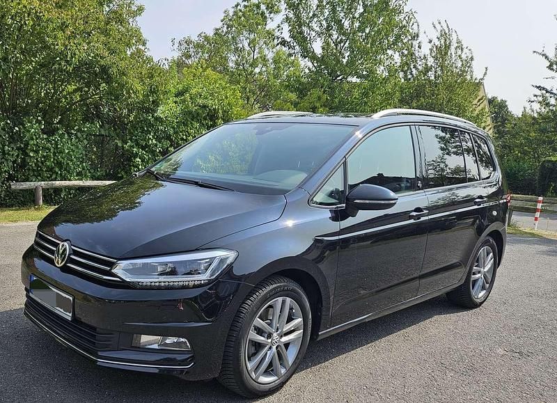Schwarz Gebraucht 2017 VW Touran Sound Van / Kleinbus | 17.900 € (Guter Preis) - Bild 1/4