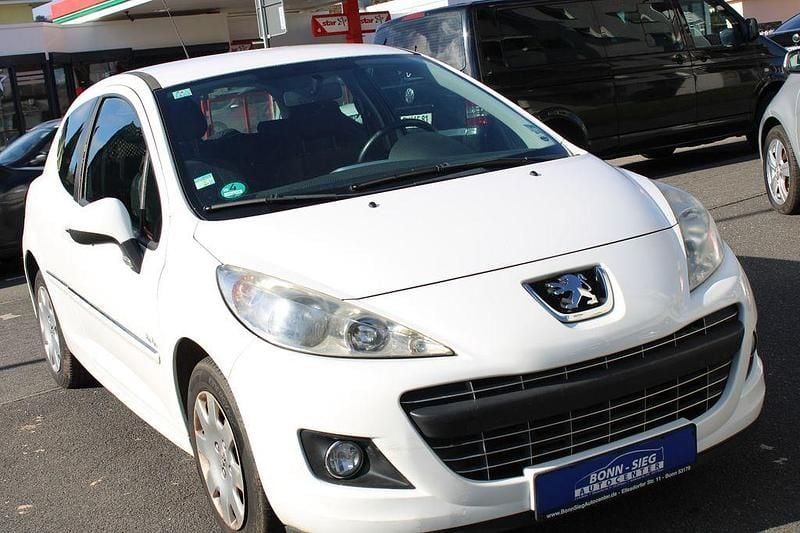 Gebraucht Peugeot 207 Filou 73 PS (53 kW) 2012 Weiß Limousine