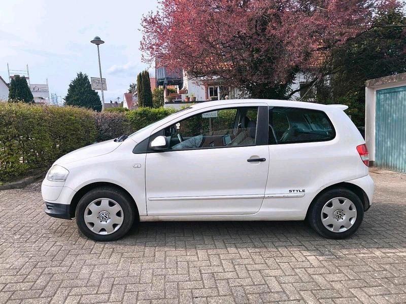 Gebraucht VW Fox Style 55 PS (40 kW) 2010 Weiß Kleinwagen