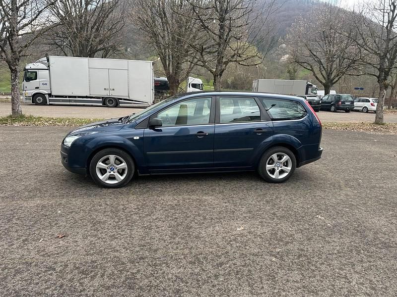 Second-hand Ford Focus 105 CP (77 kW) 2006 Albastru Break