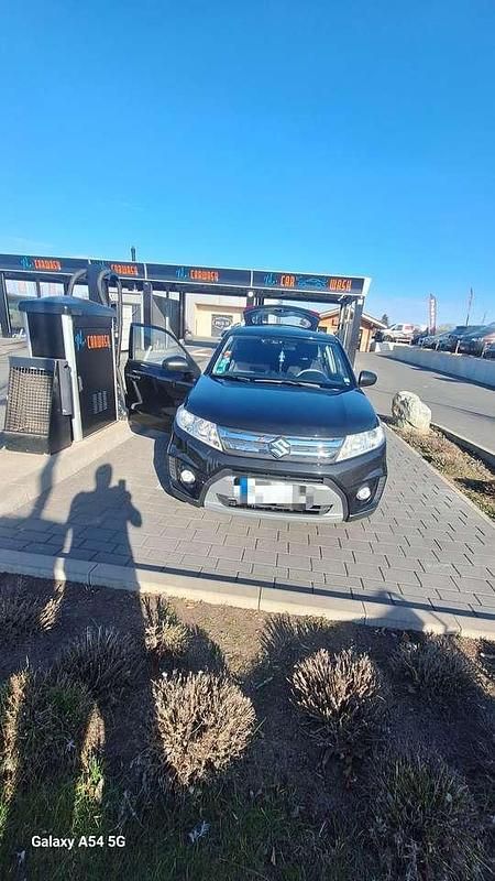 Schwarz Gebraucht 2017 Suzuki Vitara SUV | 10.800 € - Bild 1/4