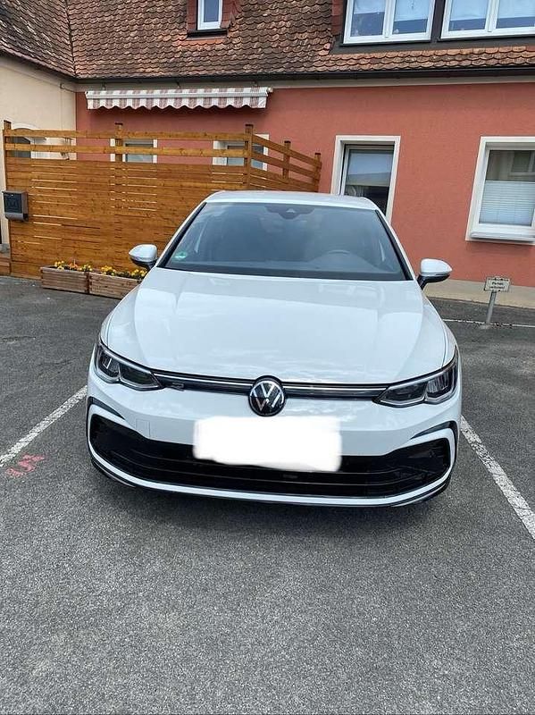 Weiß Gebraucht 2023 VW Golf VIII R-line Kleinwagen | 25.850 € (Guter Preis) - Bild 1/4