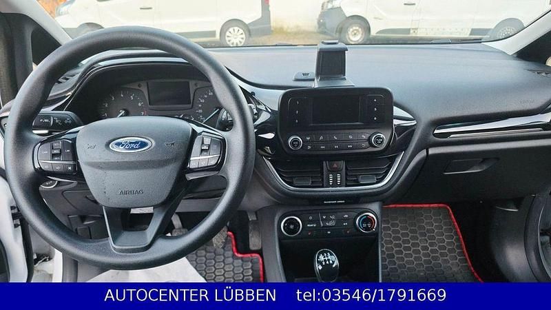 Gebraucht Ford Fiesta Trend 71 PS (52 kW) 2019 Weiß Kleinwagen