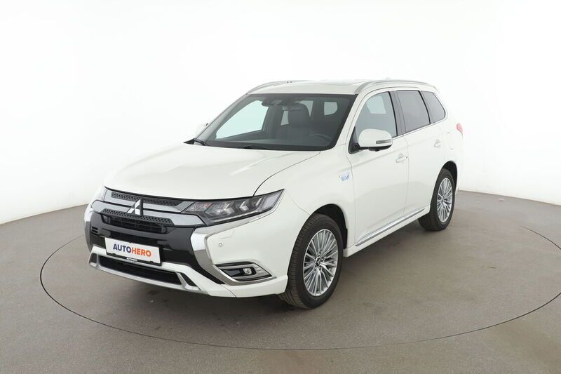 Weiß Gebraucht 2019 Mitsubishi Outlander Top SUV | 24.140 € - Bild 1/4