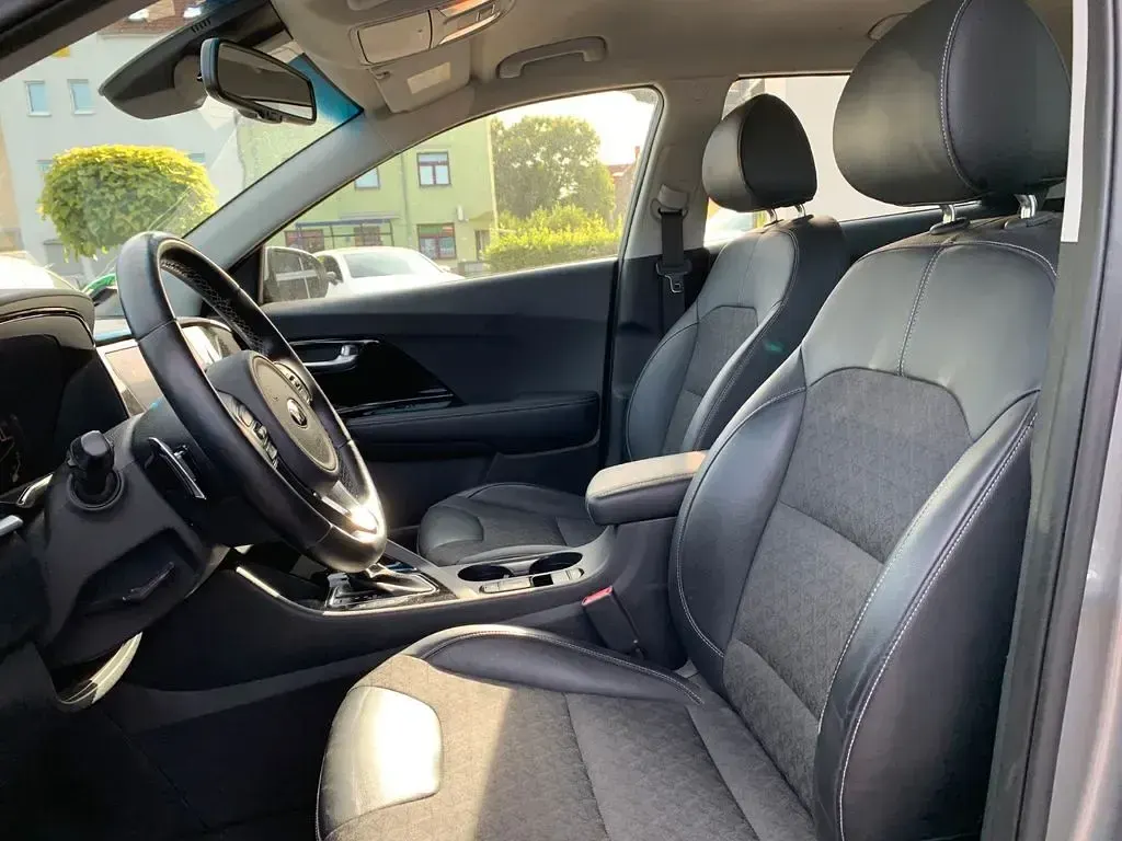 Gebraucht Kia Niro 141 PS (103 kW) 2020 Grau SUV