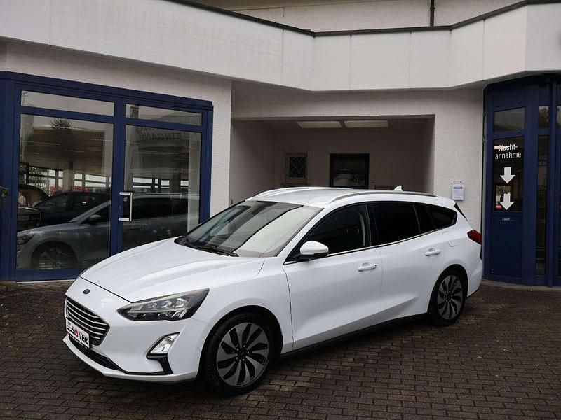 Weiß Gebraucht 2019 Ford Focus Cool & Connect Limousine | 11.450 € (Fairer Preis) - Bild 1/3