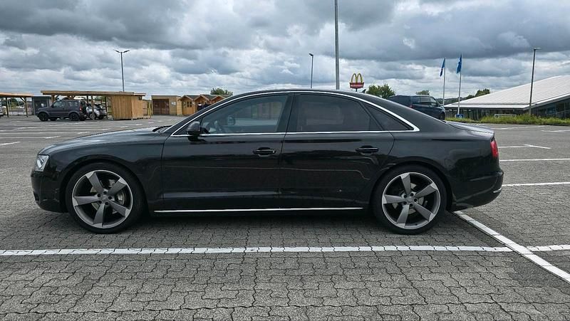 Braun Gebraucht 2012 Audi A8 Sport Limousine | 23.000 € (Teuer) - Bild 1/4