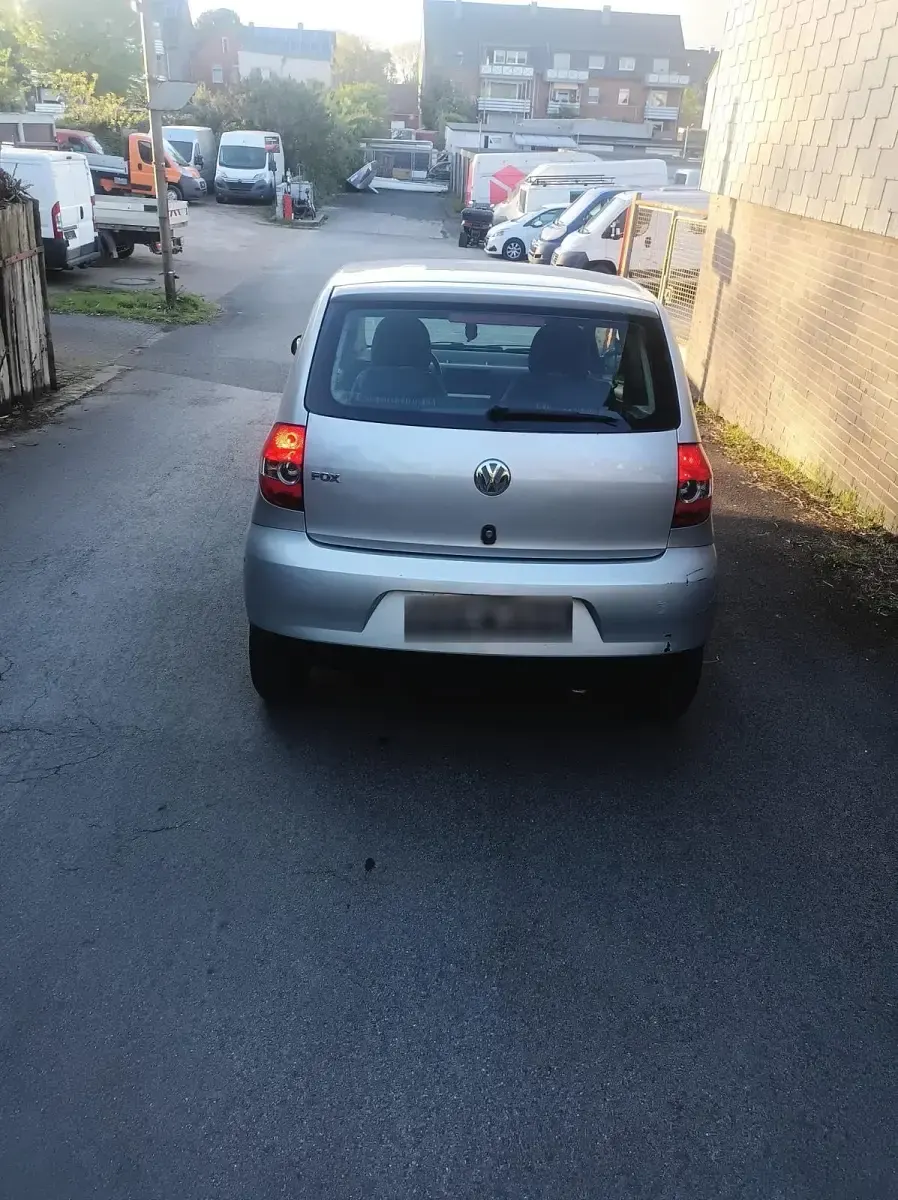 Usata VW Fox 55 CV (40 kW) 2005 Argento Utilitaria