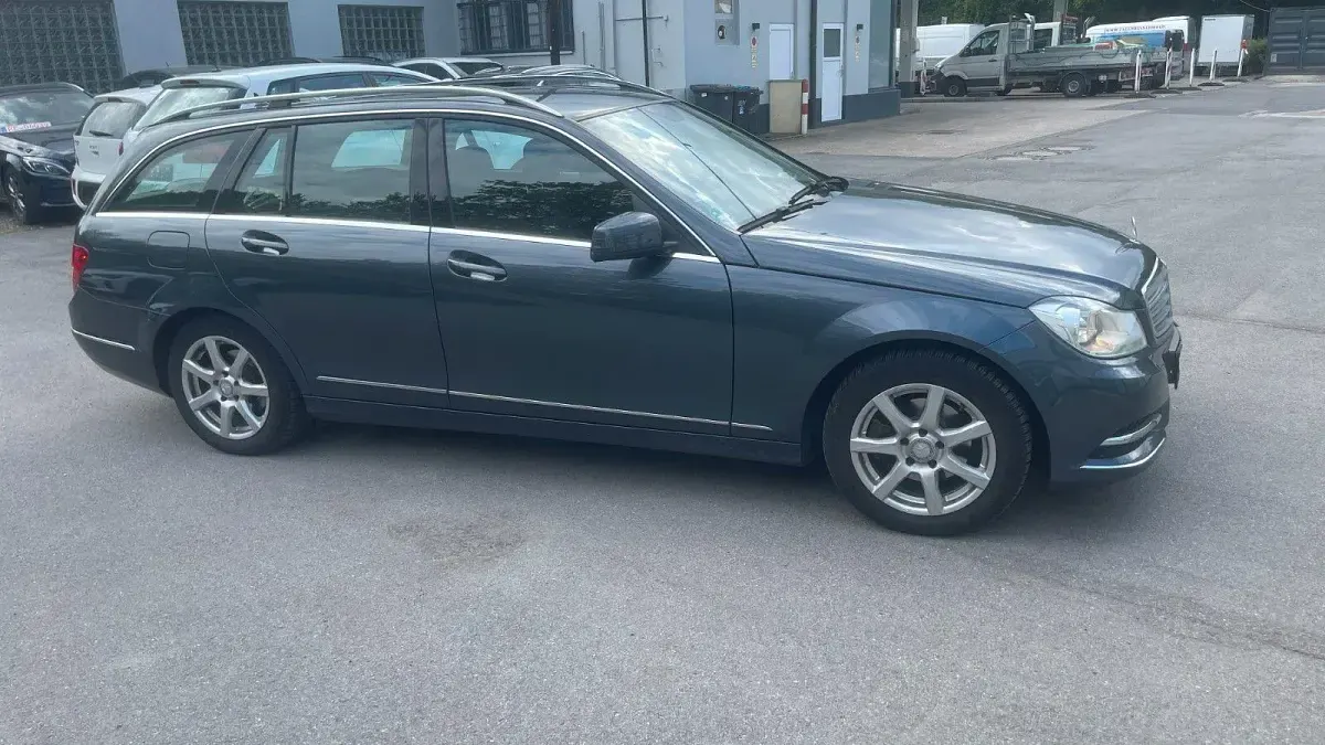 Gebraucht Mercedes C200 Elegance 136 PS (100 kW) 2013 Grau Kombi