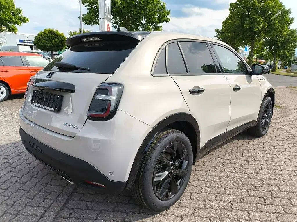 Neu Fiat 600 Sport 145 PS (106 kW) 2026 Beige SUV