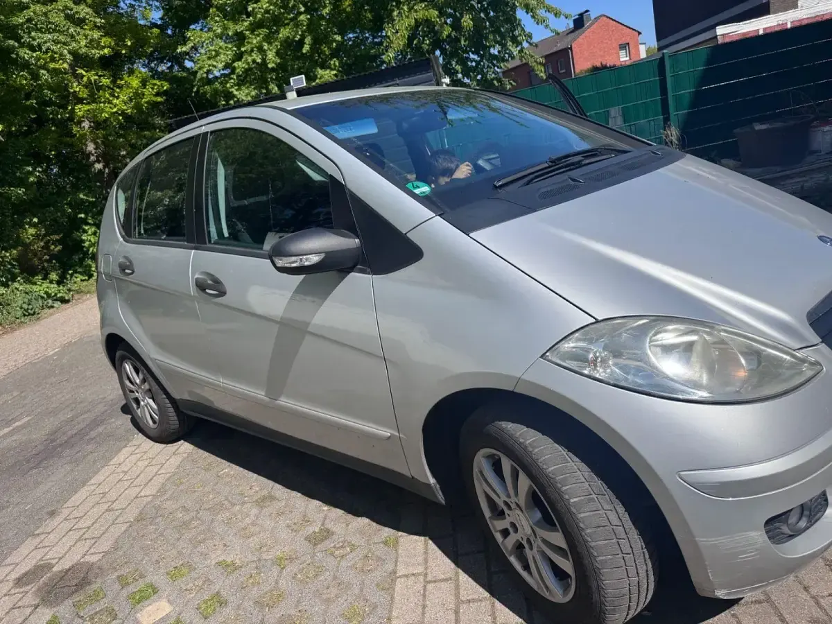 Gebraucht Mercedes A150 Elegance 95 PS (69 kW) 2007 Silber Van / Kleinbus