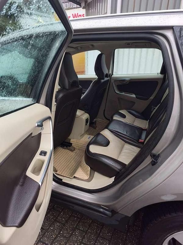 Gebraucht Volvo XC60 Summum 163 PS (119 kW) 2011 Beige SUV